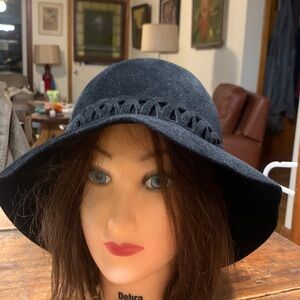 MID CENTURY BLACK CLOCHE FUR VELOUR HAT
